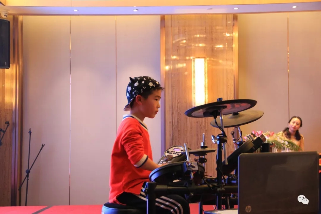 “創(chuàng)新致遠(yuǎn)、聚力前行”---昆山市德信致遠(yuǎn)環(huán)境科技有限公司2017年度晚會圓滿落幕