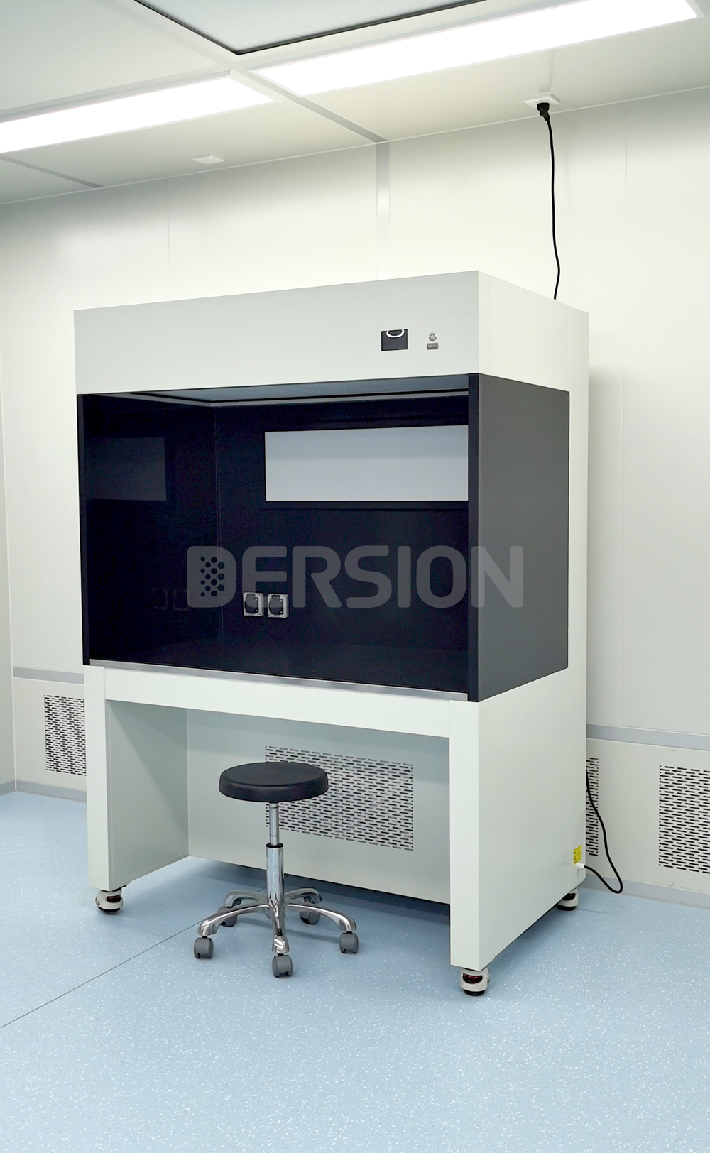 德信致遠(yuǎn)潔凈工作臺產(chǎn)品特點及配件