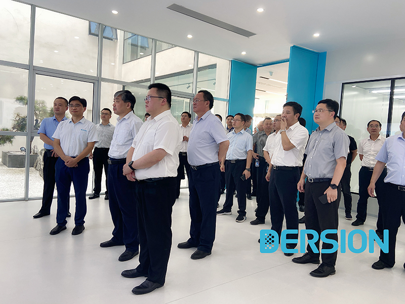 如皋市領導參觀德信致遠，稱贊組裝式潔凈室搶占智能先機