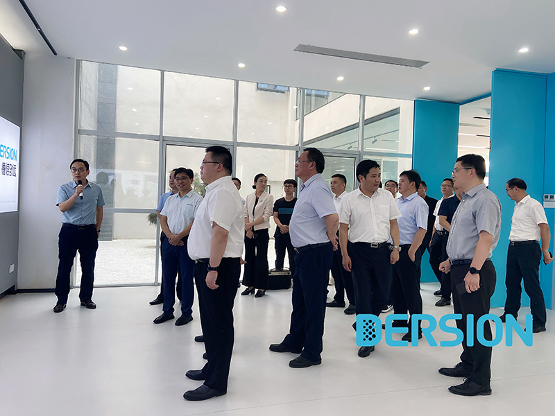 如皋市領導參觀德信致遠，稱贊組裝式潔凈室搶占智能先機